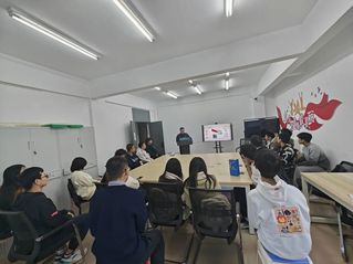 机关青年宣讲团走进文萃苑·跃动...